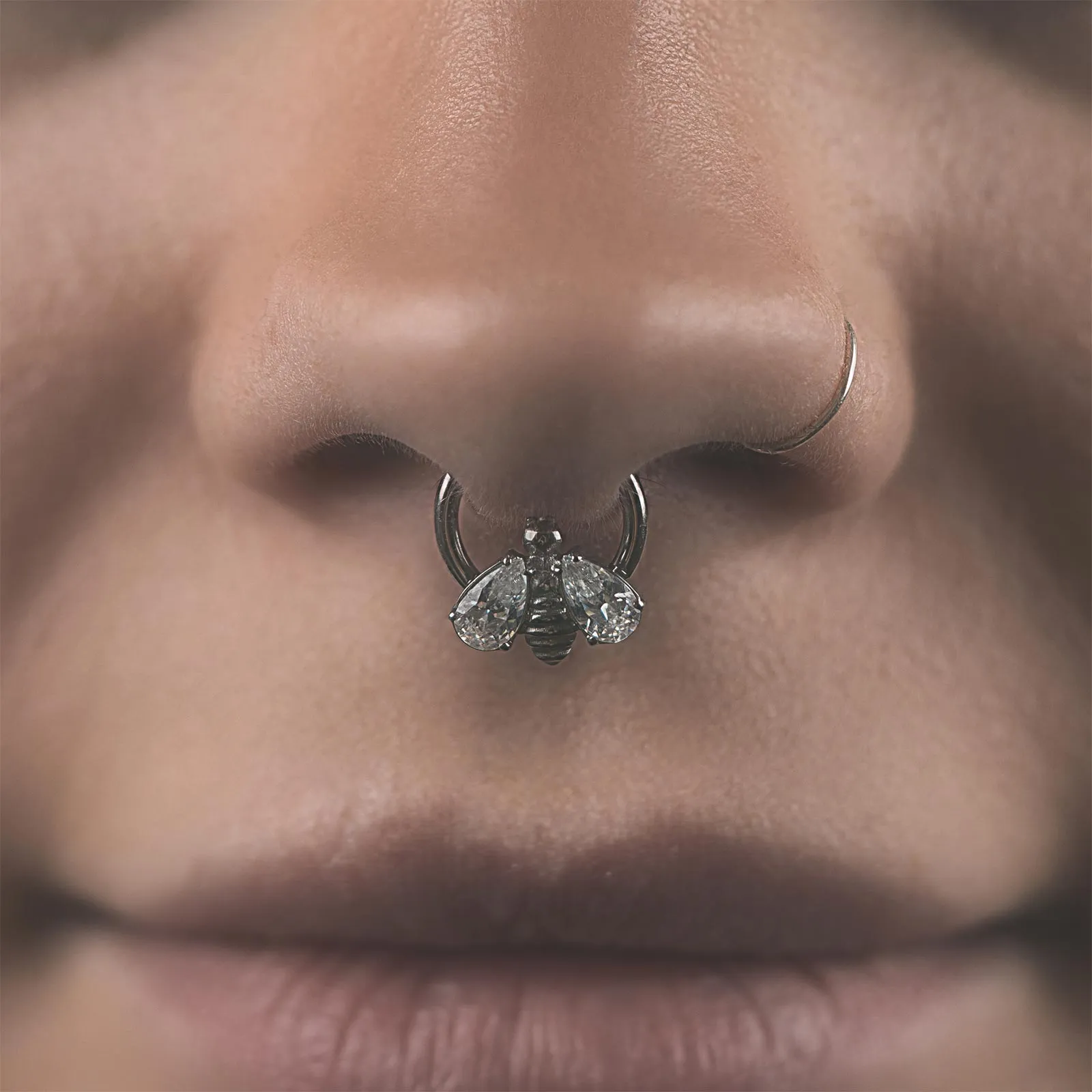Jewelled Bumble Bee Titanium Septum Clicker