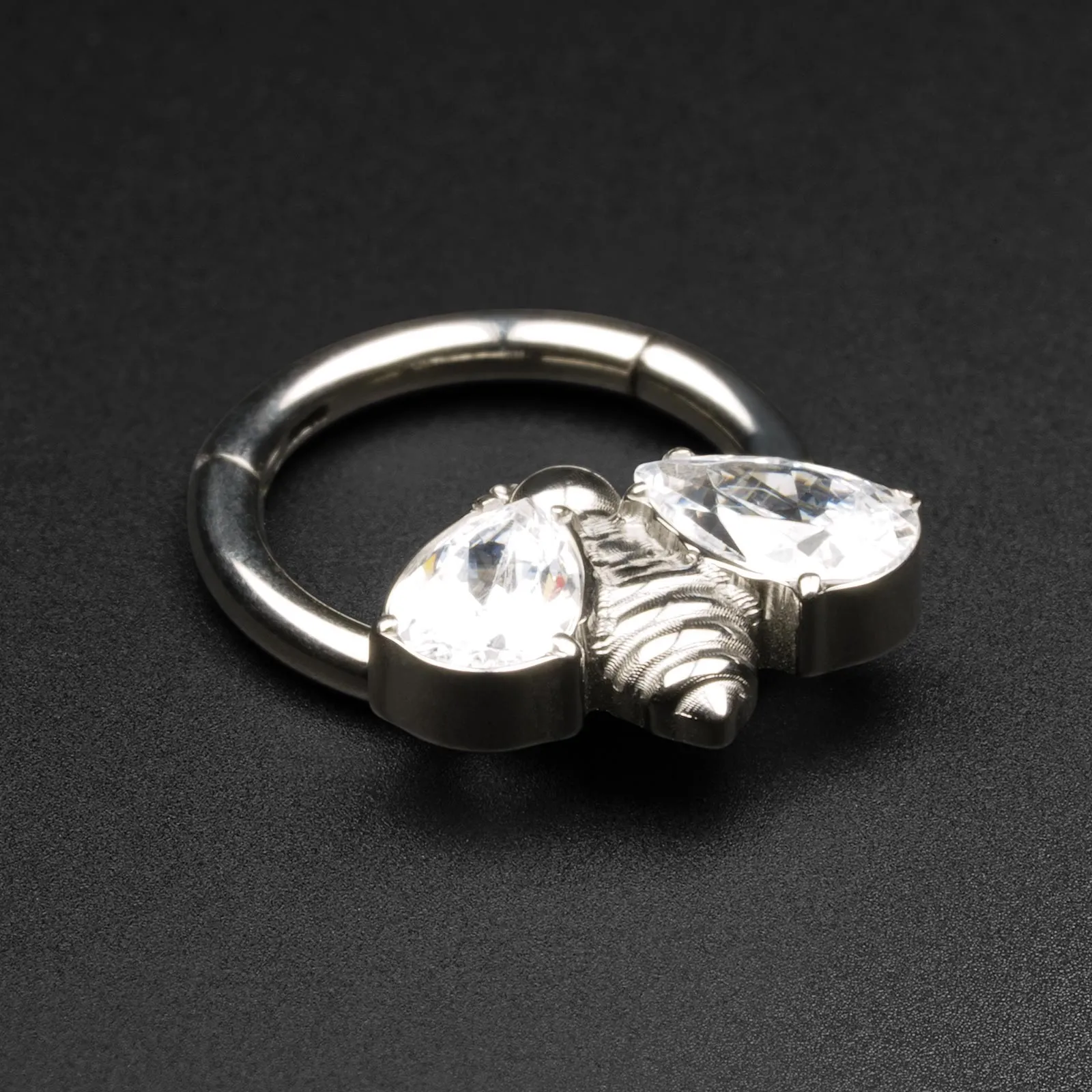 Jewelled Bumble Bee Titanium Septum Clicker