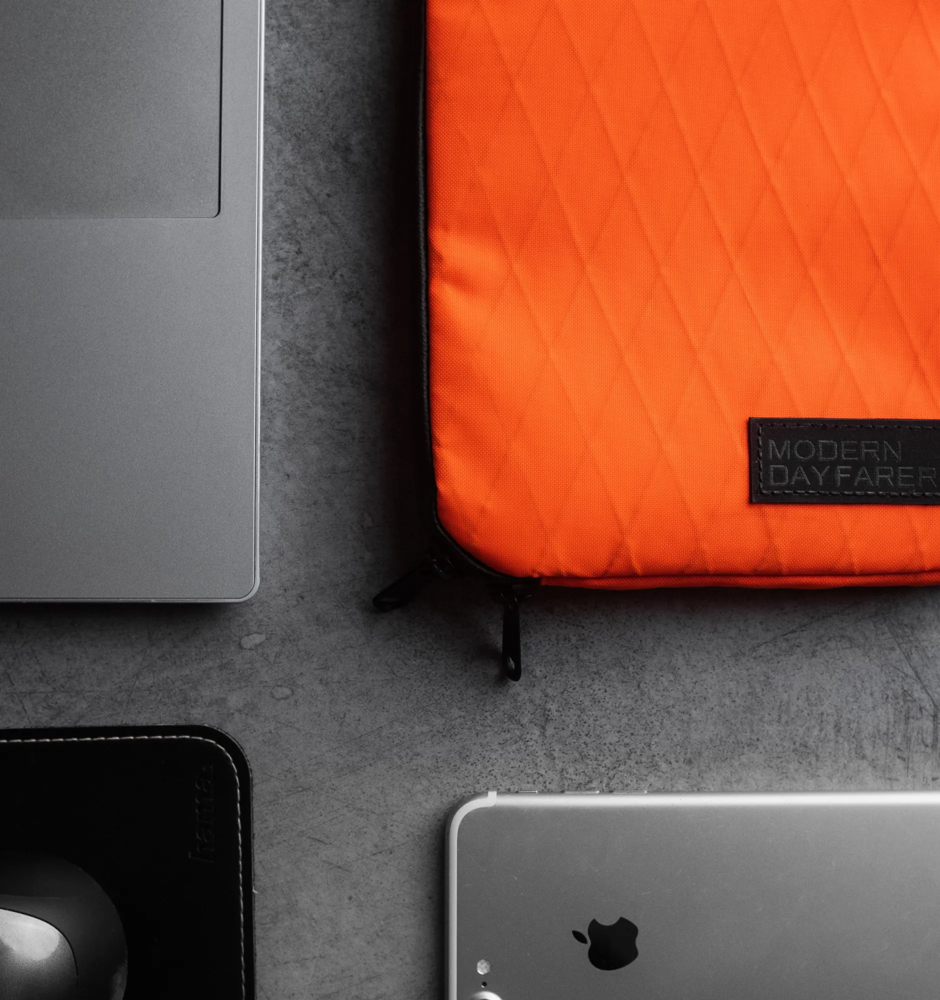 Modern Dayfarer Tech Pouch