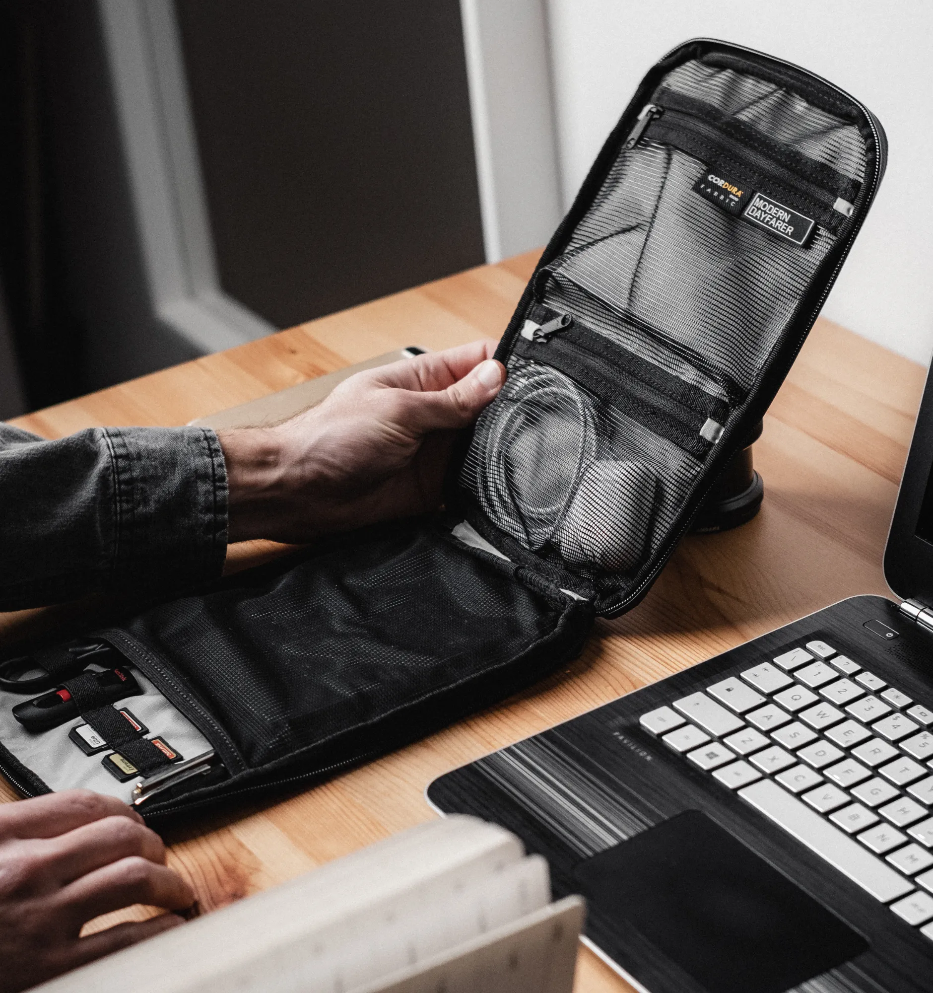 Modern Dayfarer Tech Pouch